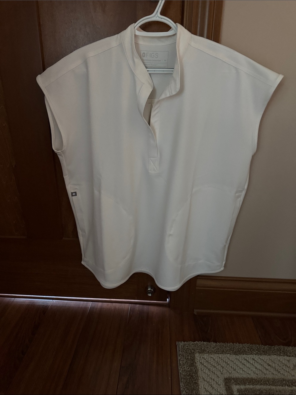 Figs off-white oversized scrub top. - Picture 4 of 5